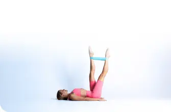 В каждом: 3 минуты — разминка, 20 минут — силовая работа, 7 минут — растяжка